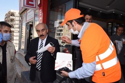 Şanlıurfa Valiliği Maşuk'ta Maske Dağıtarak Uyardı