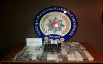 Aracın kapı ve çamurluğuna gizlenmiş 510 adet cep telefonu ele geçirildi