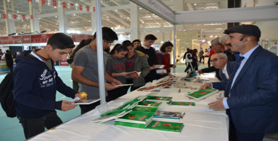 Aşk Kul Cemali Kitaplarını İmzaladı