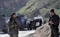 Astsubaya karşılık iki üye