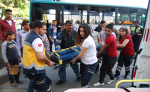 Aynı yerde aynı saat yine Belediye otobüsü kaza yaptı