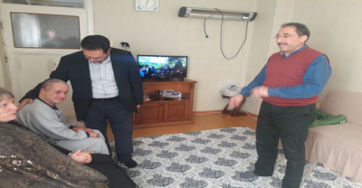 Baba İle Oğluna Bakıcı Bakıyor