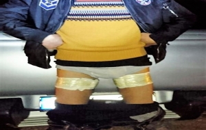 Bacakların arasındaki eroin sevkiyatı polise takıldı