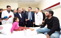Bakan Çelik ve Bozdağ yaralıları ziyaret etti