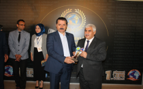 Bakan Çelik'e Yılın siyasetçi ödülü