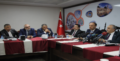 Bakan Fakıbaba, basın mensuplarıyla buluştu.