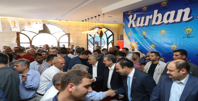 Bakan Fakıbaba Vatandaşlarla Bayramlaştı