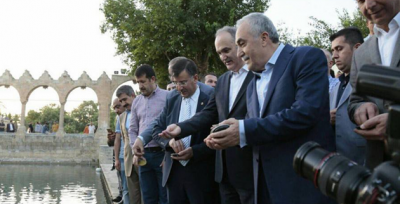 Bakan Fakıbaba Ve Bakan Özlü Balıklıgöl'de Balıklara Yem Attı