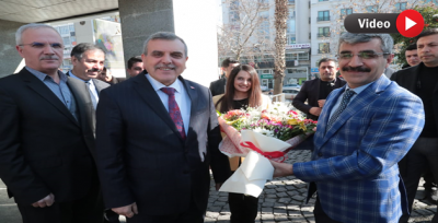 Bakan Yardımcısı Bağlı Büyükşehir Belediyesini Ziyaret Etti