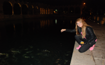 Balıklara yem attılar dilek tutular