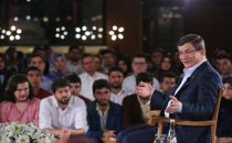 Başbakan Davutoğlu Urfa'da Gençlerin Sorularını Cevaplandırdı