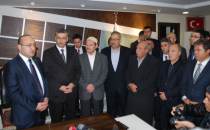 Başbakan yardımcısı Akdoğan Belediye'yi ziyaret etti