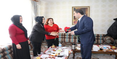 Başkan Baydilli'den Kadın Personele Kadınlar Günü Jesti