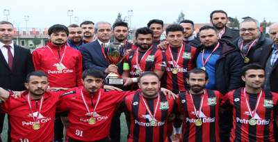 Başkan Demirkol, Haliliye Belediyesi 1. Amatör Ligi Şampiyonuna Kupasını Verdi