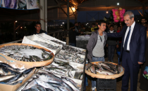 Başkan Demirkol, Ulubatlı Semt Pazarı'nı Ziyaret Etti