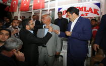 Başkan Ekinci, Ak Partiye Katılanlara Rozet Taktı