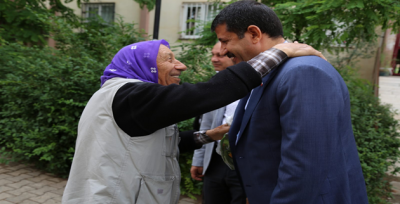 Başkan Ekinci Çat Kapı Ev Ziyaretlerini Sürdürüyor