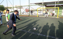Başkan Ekinci, gençlerle halı sahada buluştu‏