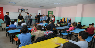 Başkan Ekinci Öğrencilere Ayakkabı Dağıttı