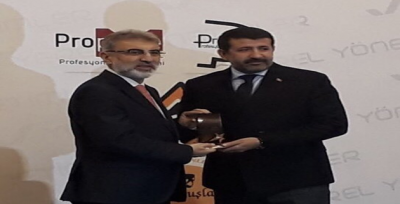 Başkan Ekinci'ye Ak Evler Projesiyle Yılın Başkanı Ödülü