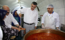 Başkan Güvenç, Elleri İle Çorba İkramında Bulundu