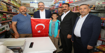 Başkan Kuş, İlçeyi Bayraklarla Donattı