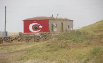 Bayrak sevdası evi boyattırdı