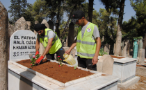 Bayram Öncesi Mezarlıklar Çiçekle Donatıldı