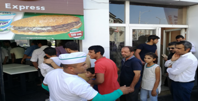 Bedava Döner Bulan Vatandaş Kuyruğa Girdi