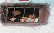 Bir oda ve bir çadırda yaşam mücadelesi