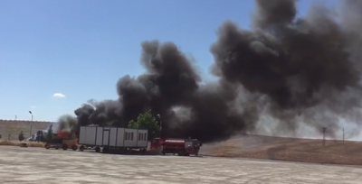 Birecik'te seyir halindeki tır yandı