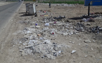 Boş arazi çöp yuvası oldu