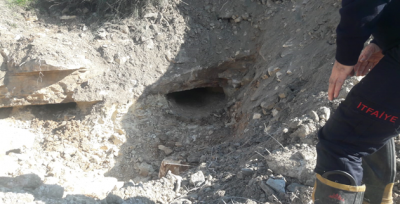 Bozova'da Kayalara Sıkışan Köpeği İtfaiye Ekipleri Kurtardı