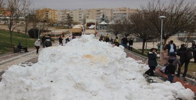 Büyükşehir çocukları kar ile buluşturdu