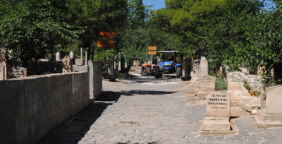 Büyükşehir Mezarlıklarda Bayram Temizlik Çalışmalarını Sürdürüyor
