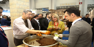 Büyükşehir'den İzmir Fuarında Çiğ Köfte İkramı