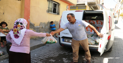 Büyükşehir'den Meyve İkramı 