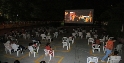 Büyükşehir'den Sosyal Mesafeli Açık Hava Sineması 