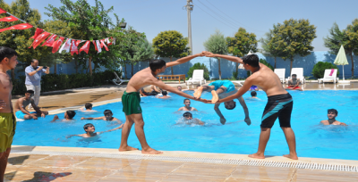 Çadır Kenttin Gençleri Yüzme Kursuyla Motive Ediliyor.