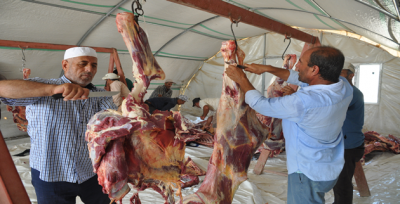 Çadırkentteki Yetimlere Kurban Eti Dağıtıldı