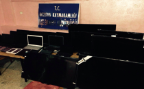 Çaldığı eşyaları götürürken yakalandı