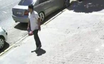 Canlı Bombanın Amara Kültür Merkezi'ne Girişi Kamerada