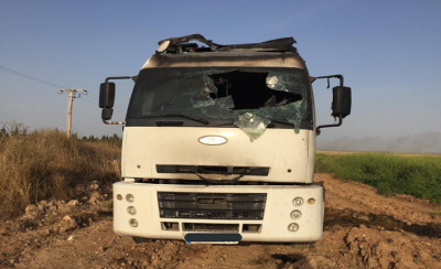 Ceylanpınar'da tır bilinmeyen bir nedenle alev aldı.