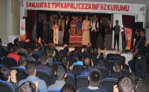 Ceza Evinde kalan mahkumlar tiyatroyla buluşturdu