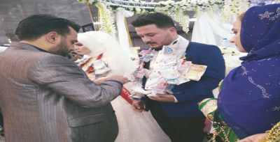 Çiftçi Ve Aba Ailesinin Mutlu Günü