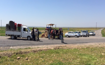 Çiftçiler DEDAŞ personelini rehin aldı