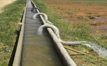 Çiftçiler Şifon İle Sulamaya Başladı