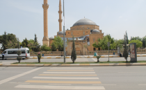 Çizgileri var ama yolu yok!