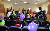 Çocuk kliğinde tiyatro sahnelendi