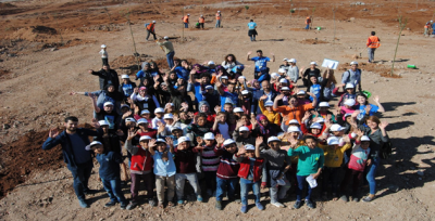 Çocuklar Gelecekleri İçin Ağaç Dikti